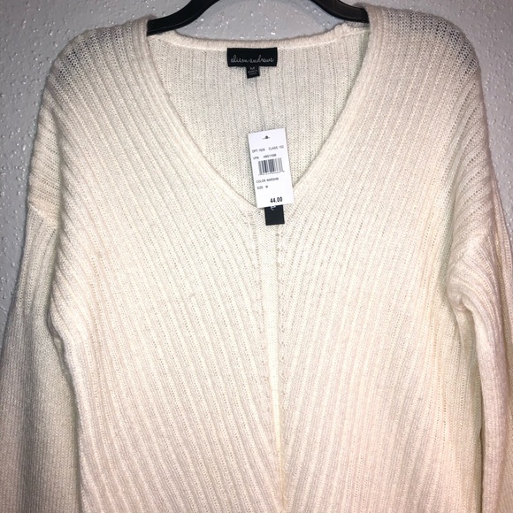 Alison and Andrews N.W.T. Medium L. Sleeve V Neck Pull Over Marshmallow Sweater - Picture 4 of 9